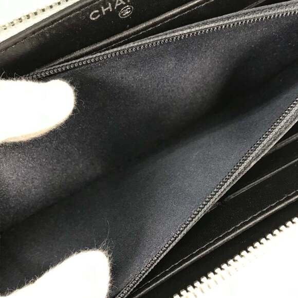 CHANEL Authentic Black Leather Wallet - Picture 13 of 16